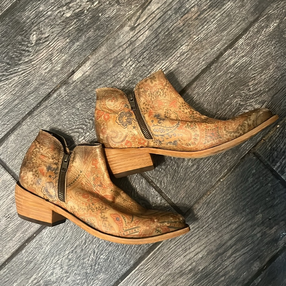 Liberty Black distressed boots - Picture 2 of 4